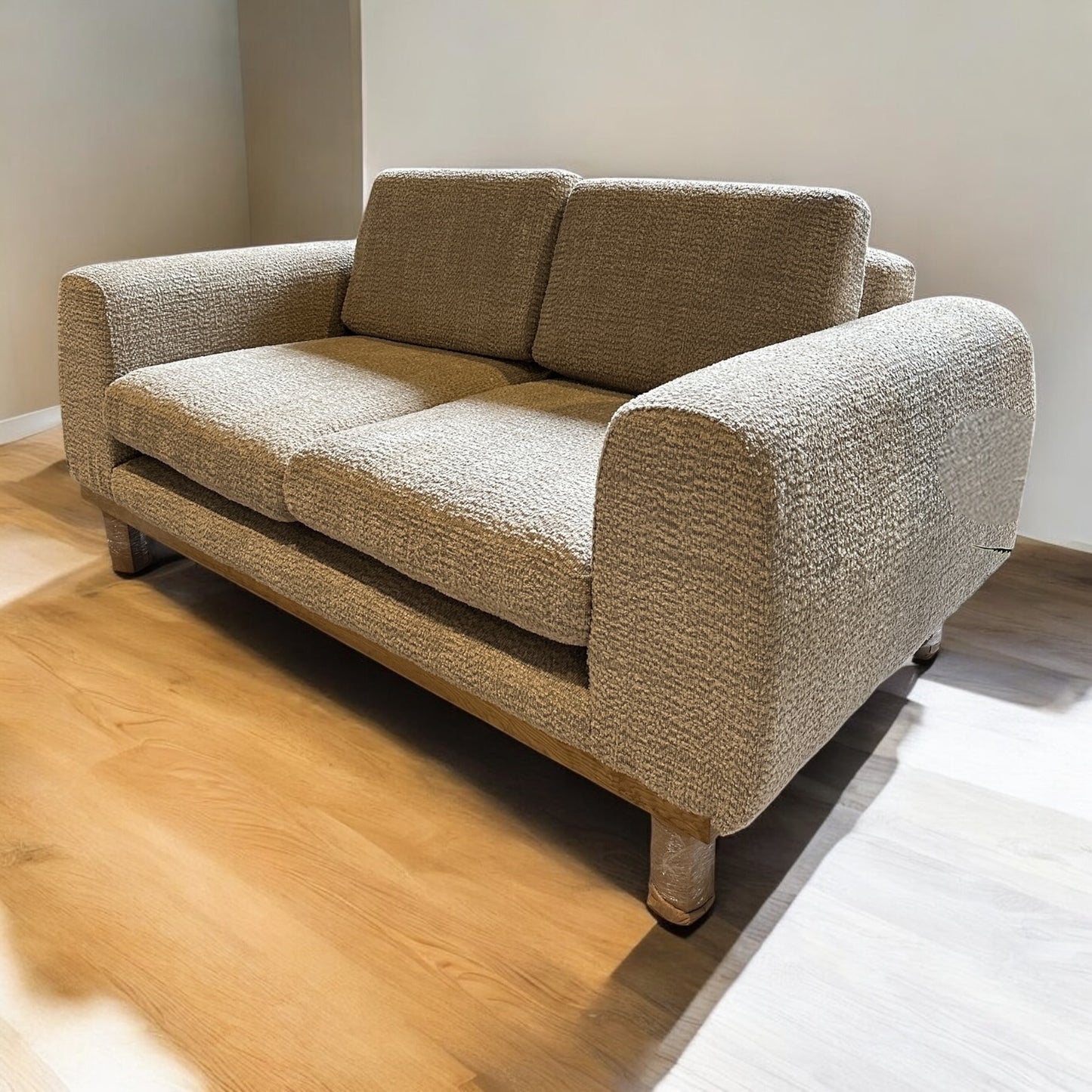 LOVE SEAT PUMORY