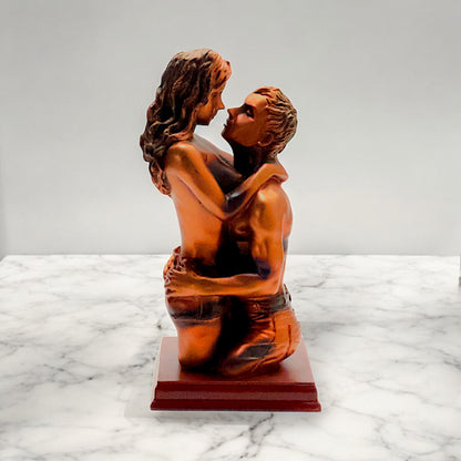 FIGURA DE ARTE PAREJA ENAMORADA