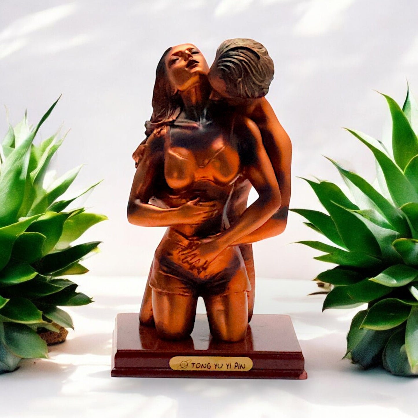 FIGURA DE ARTE PAREJA ENAMORADA