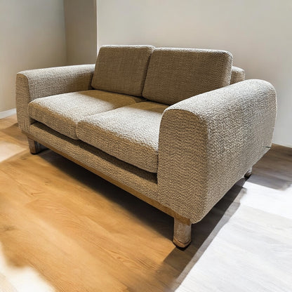LOVE SEAT PUMORY