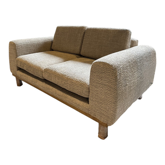 LOVE SEAT PUMORY